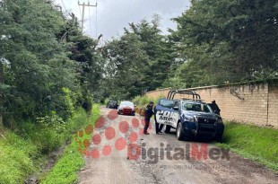 El hallazgo ocurrió sobre un camino de terracería en el municipio de Zinacantepec, en la calle Benito Juárez, que se extiende desde Calzada Al Pacífico.