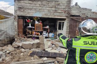El colapso de una barda durante trabajos de demolición movilizó a cuerpos de emergencia en la delegación San Pablo Autopan.