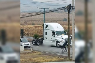 El accidente ocurrió sobre la vía Calimaya - Andrés, a la altura de la "Plaza Calimaya", según reportaron autoridades de la Secretaría de Seguridad del Estado de México (SSEM).