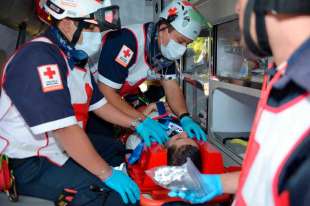 Paramédicos de la Cruz Roja en plena acción