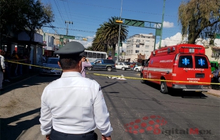 Muere mujer atropellada por camión, en Toluca