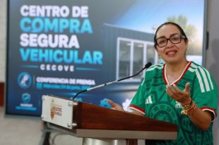 Azucena Cisneros Coss durante la presentación del Centro de Compra Segura Vehicular en Ecatepec.