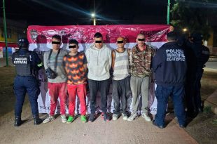 Los detenidos fueron puestos a disposición del Ministerio Público junto con el material asegurado y un automóvil con cromática de taxi.