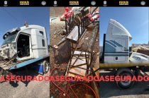 Inspección de un tractocamión recuperado en cateo en Tecámac.