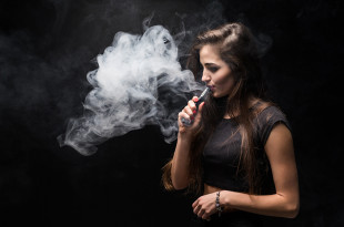 Desde este 16 de enero entró en vigor en México la prohibición de la fabricación, venta, importación y exportación de vapeadores y cigarros electrónicos, tras la reforma a la Ley General de Salud.