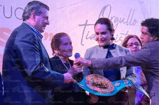 Familiares, autoridades y figuras del boxeo rindieron homenaje a Salvador “Sal” Sánchez en Santiago Tianguistenco, a 44 años de su fallecimiento.