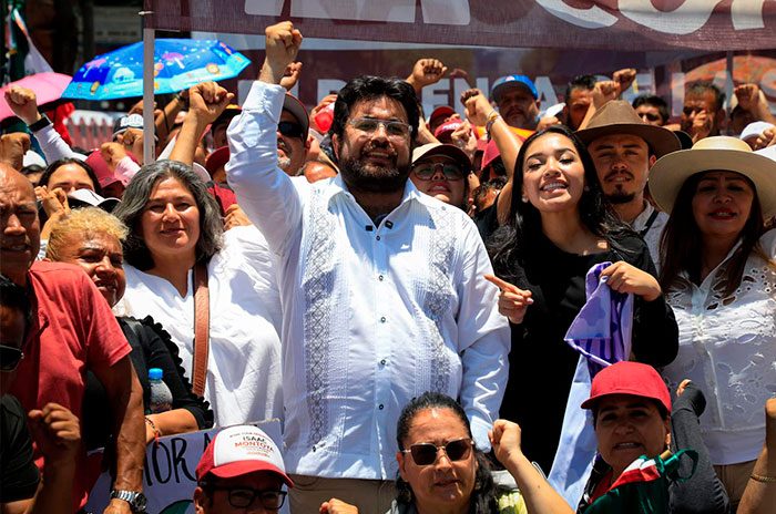 El alcalde de Naucalpan, Isaac Montoya Márquez, participó en Tlalnepantla durante el acto de rendición de cuentas de la presidenta Claudia Sheinbaum.