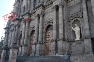 "En atención a estas personas, se seguirá transmitiendo la celebración de la Misa dominical a través de las redes sociales de las comunidades parroquiales"