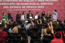 La gobernadora Delfina Gómez Álvarez encabezó la firma del Convenio de Sueldo y Prestaciones 2026.