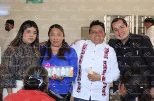 Esmeralda Navarro celebró a madres en el recinto legislativo.