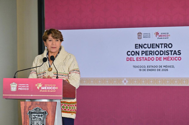 Delfina Gómez Álvarez, gobernadora del Estado de México, durante el Encuentro con Periodistas del Valle de México y la Región de los Volcanes, realizado en Texcoco.