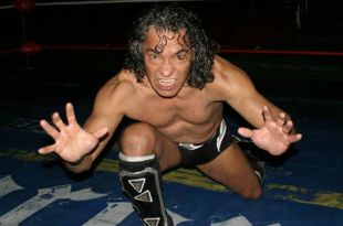 José "Negro" Casas ha sido entrenador de decenas de luchadores mexicanos y extranjeros.