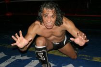 José "Negro" Casas ha sido entrenador de decenas de luchadores mexicanos y extranjeros.