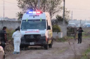 Elementos de la Policía Municipal resguardaron la zona donde fue localizado el cuerpo en San Francisco Totoltepec, Toluca.
