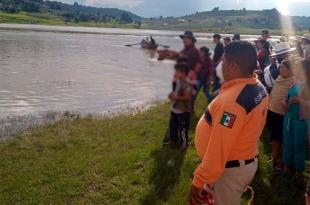 Entró a una de las orillas de la presa y de un momento a otro desapareció entre las aguas