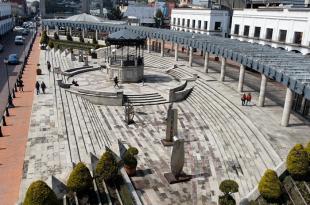 La plaza se había mantenido cerrada unos meses ya que el ayuntamiento indicó sobre un riesgo de colapso debido a su estado de abandono.