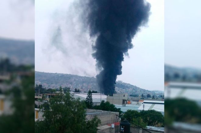Se registró el incendio de una fábrica de pinturas en el pueblo de San Pedro Xalostoc.