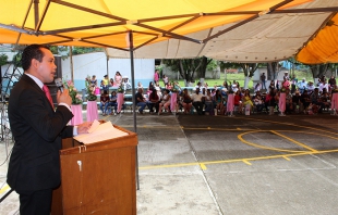 Anuncia alcalde de Tejupilco la construcción de techumbre para escuela "Revolución"