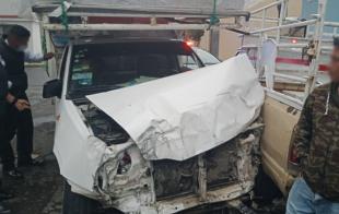 Un camión de pasajeros de la línea Gacelas fue chocado por una camioneta blanca y tras el choque se dio a la fuga