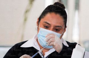 La Secretaría de Salud del Estado de México informó que no existe un repunte de casos de COVID-19 y mantiene vigilancia epidemiológica permanente, así como campañas de vacunación en toda la entidad.