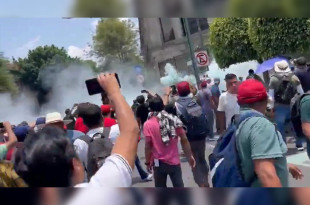 Voceros de la CNTE se deslindaron de los actos vandálicos y aseguraron que estos fueron realizados por personas infiltradas ajenas al movimiento.