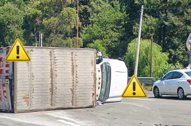 #Video: Vuelca camioneta con hielo en la México-Toluca
