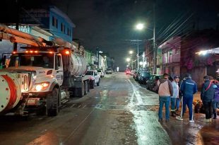 Lluvia de 104 mm provocó afectaciones y cierre temporal de avenidas principales.