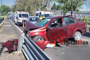 La víctima viajaba en un vehículo Chevrolet Aveo con placas de circulación NJE-910-A.