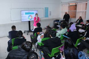 Personal del Poder Judicial del Estado de México acerca conocimientos jurídicos a estudiantes mediante dinámicas diseñadas para fomentar la cultura de la legalidad desde edades tempranas.