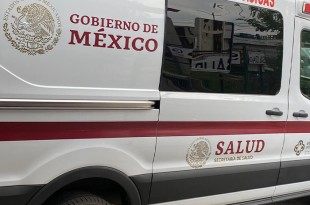 Según los informes policiales, llevaba puestos unos pantalones de mezclilla color negro, y se encontraba siendo consumido por animales.