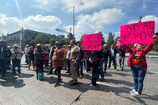Video: Pobladores de Santa María Tlalmimilolpan cierran Lerdo frente a Palacio de Gobierno