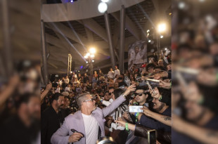 Brad Pitt convivió con fans en la premier de F1: La Película