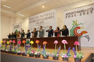 Autoridades municipales y representantes comunitarios durante la toma de protesta de los Consejos de Participación Ciudadana en Coatepec