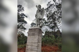 La población local expresó su preocupación y oposición, temiendo que el "templo del demonio" generara un impacto negativo en la comunidad.