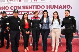 La alcaldesa Carmen Albarrán Gabriel entregó chalecos balísticos y una patrulla a la Policía Municipal, con el respaldo de autoridades estatales y federales