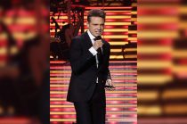 El cantante habría sido ingresado desde el 11 de mayo y permanece acompañado por Paloma Cuevas, según versiones de medios de entretenimiento.
