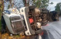 El incidente vial se suscitó en el kilómetro 97, cuando la unidad cayó sobre su lado derecho.