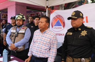 Personal del Ayuntamiento de Ecatepec, junto con ciudadanos y cuerpos de emergencia, participaron en la evacuación durante el Simulacro Nacional 2026.