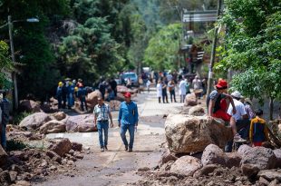 El saldo preliminar es de dos personas con lesiones leves, nueve viviendas con afectaciones menores y daños en una primaria, una secundaria y vialidades.