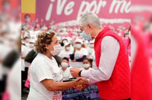 Además de reconocer el esfuerzo de las amas de casa, recalcó que es un apoyo que pueden invertir en lo que más necesitan.