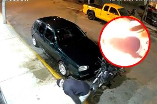 El responsable aparentemente sufrió quemaduras al quedar envuelto en las llamas que él mismo provocó.