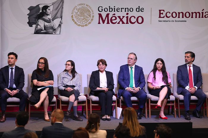 La gobernadora Delfina Gómez Álvarez participó en la presentación del Programa de Créditos Estratégicos para la Industria del Calzado.