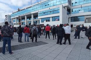 Entre los afectados hay policías, bomberos y empleadas del DIF
