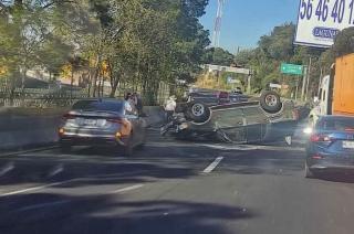 El accidente ocurrió en el kilómetro 41 de la carretera México-Toluca, en el paraje conocido como "La escondida".