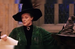 Maggie Smith, nacida el 28 de diciembre de 1934 en Ilford, Inglaterra, inició su carrera en el teatro antes de dar el salto al cine, su versatilidad y carisma la convirtieron en una de las actrices más admiradas de su generación.