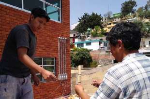 Este día los albañiles agradecen que el trabajo no falte