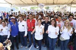 Angélica Moya se congratuló al estar rodeada de tantas personas que trabajan por sus comunidades