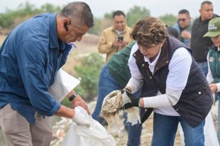 Gobernadora Delfina Gómez Álvarez durante la jornada de limpieza “Limpiemos Nuestro Edoméx”