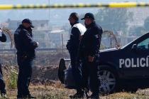 El sujeto atacó a la mujer con un tubo.