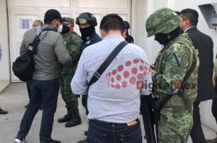 Autoridades indicaron que no hubo armas, y las personas ahí resguardadas, no fueron responsables de la agresión contra el policía.